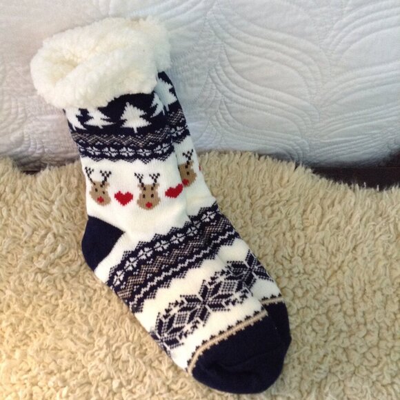 NWT Fluffy Christmas & Slipper Gripper Socks, (LOT) Fits Most, Warm, Cozy, Cute - Picture 3 of 8